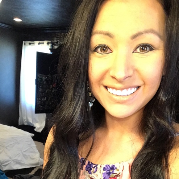 Meet your Posher, Courtney - Picture 1 of 1